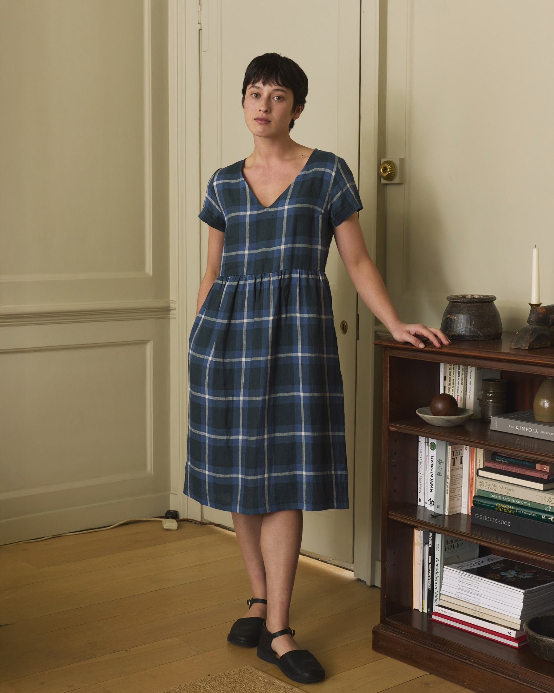 No.40 V Neckline Linen Day Dress in Stirling Plaid